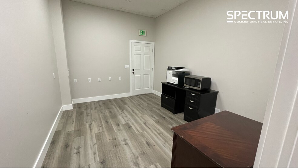 More Photos Of 6315 Van Nuys Blvd, Van Nuys Storefront Retail Office For Lease