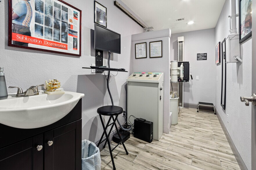 More Photos Of 363 W Main St, Lewisville Medical For Lease