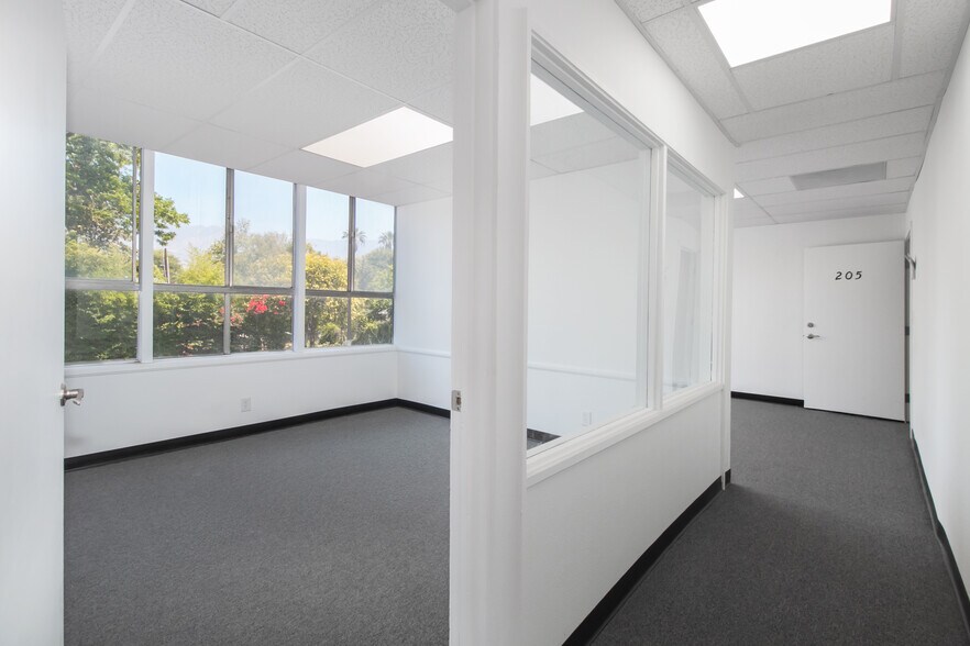 More Photos Of 1021 E Walnut St, Pasadena Medical For Lease