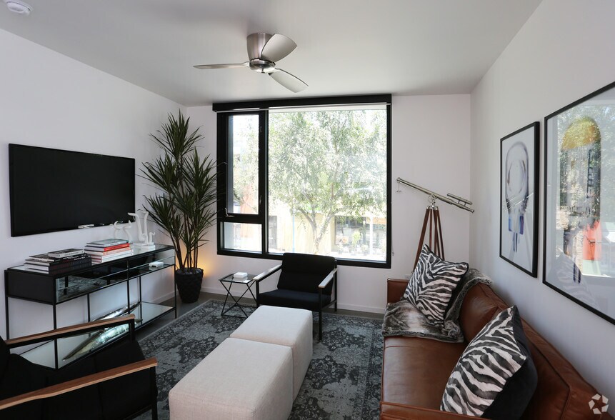 More Photos Of 8350-8358 Santa Monica Blvd, West Hollywood Apartments For Lease