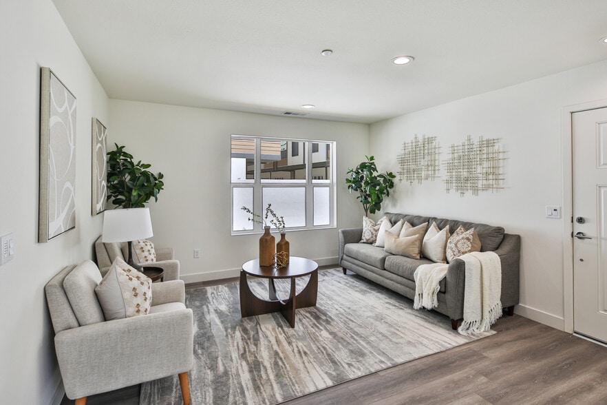 More Photos Of 6836 Whitman Ave, Van Nuys Multifamily For Sale