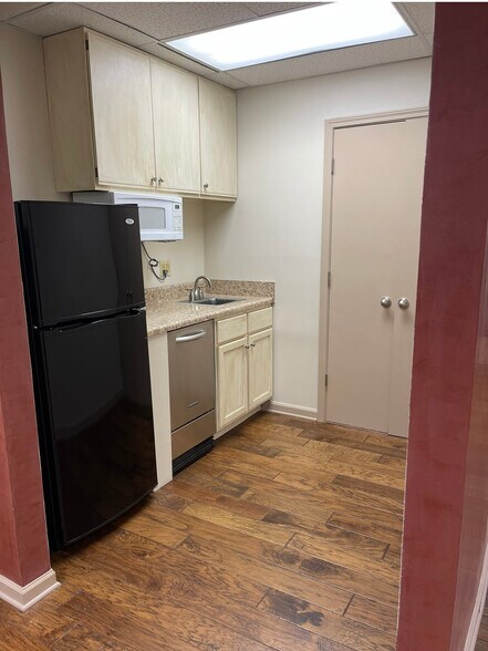 More Photos Of 4735-4739 Spottswood Ave, Memphis Medical For Sale