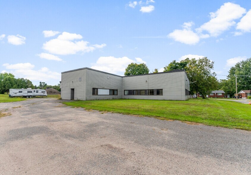 Primary Photo Of 420 Rue Terry Fox, Bryson Medical For Sale