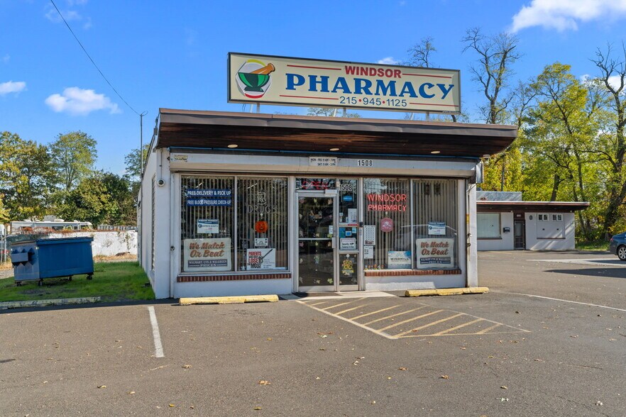 More Photos Of 1510 Haines Rd, Levittown Storefront Retail Office For Sale