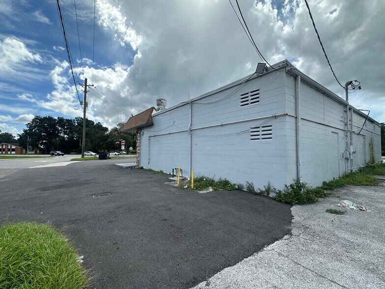 More Photos Of 1345 Kathleen Rd, Lakeland General Retail For Sale