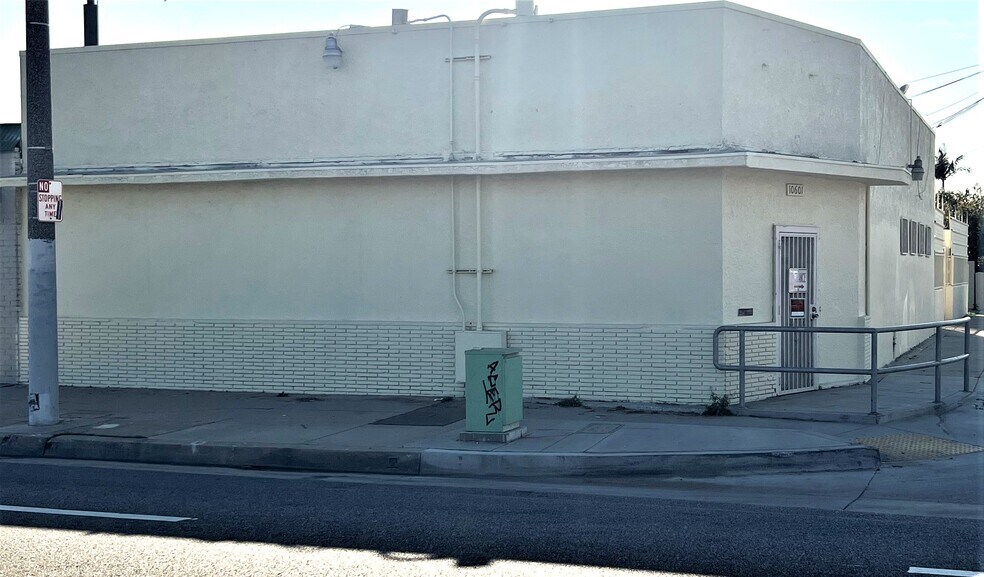 More Photos Of 10601 S Prairie Ave, Inglewood Freestanding For Lease