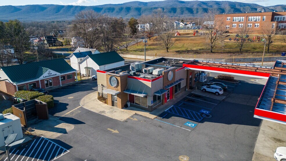 More Photos Of 601 4th St, Shenandoah Fast Food For Lease