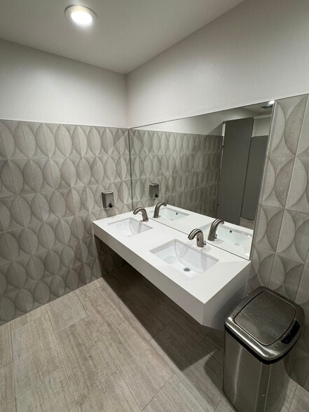 More Photos Of 1499 Forest Hill Blvd, West Palm Beach Medical For Lease