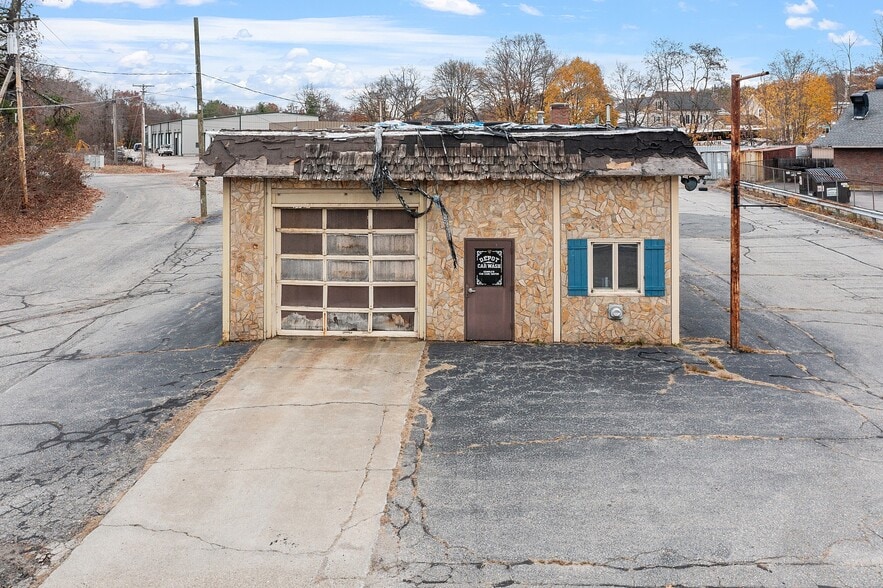 More Photos Of 679 Linwood Ave, Whitinsville Freestanding For Sale