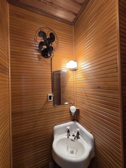 More Photos Of 815-817 Rosedale Dr, New Orleans Office For Sale