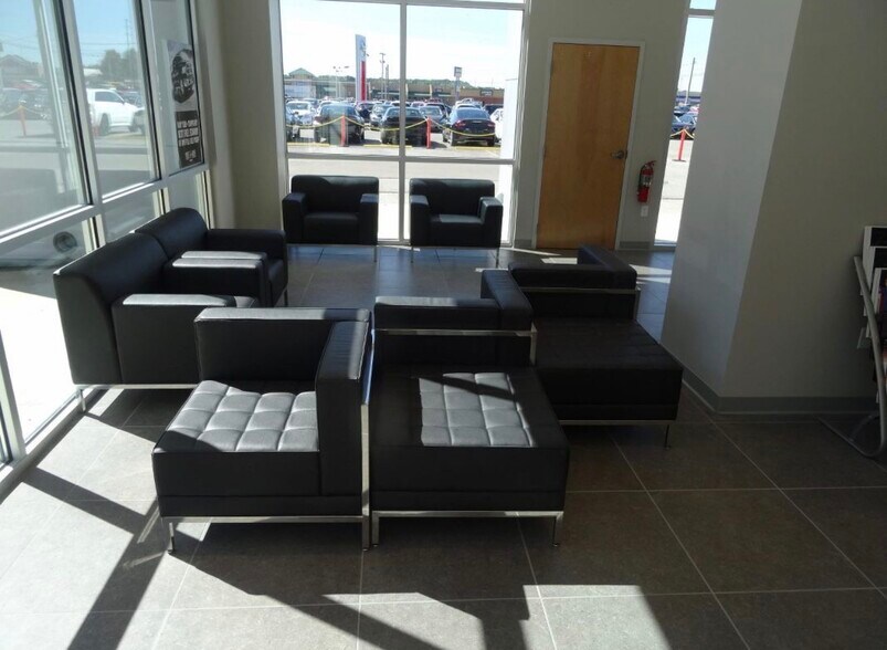 More Photos Of 813 S Parkway St, Corinth Auto Dealership For Sale