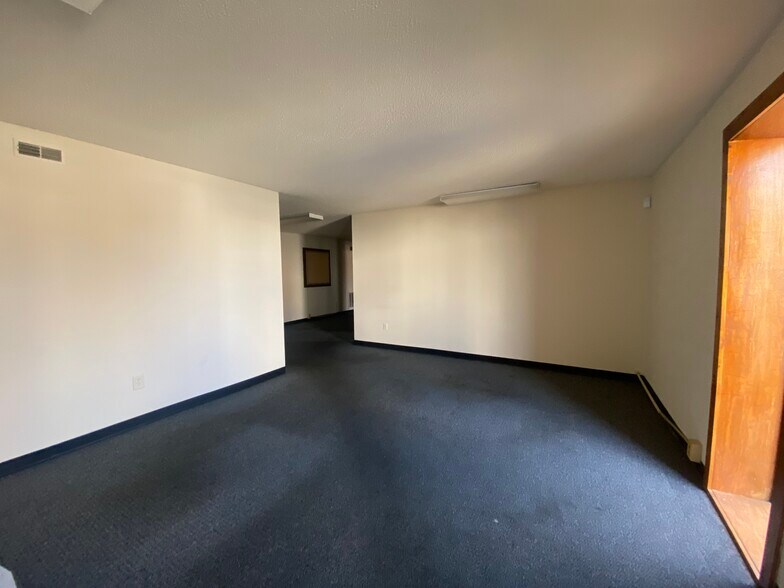 More Photos Of 8300 Dorchester Rd, Charleston Warehouse For Lease