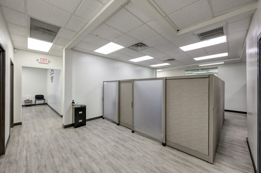 More Photos Of 508 Bryant Rd, Conroe Manufacturing For Sale