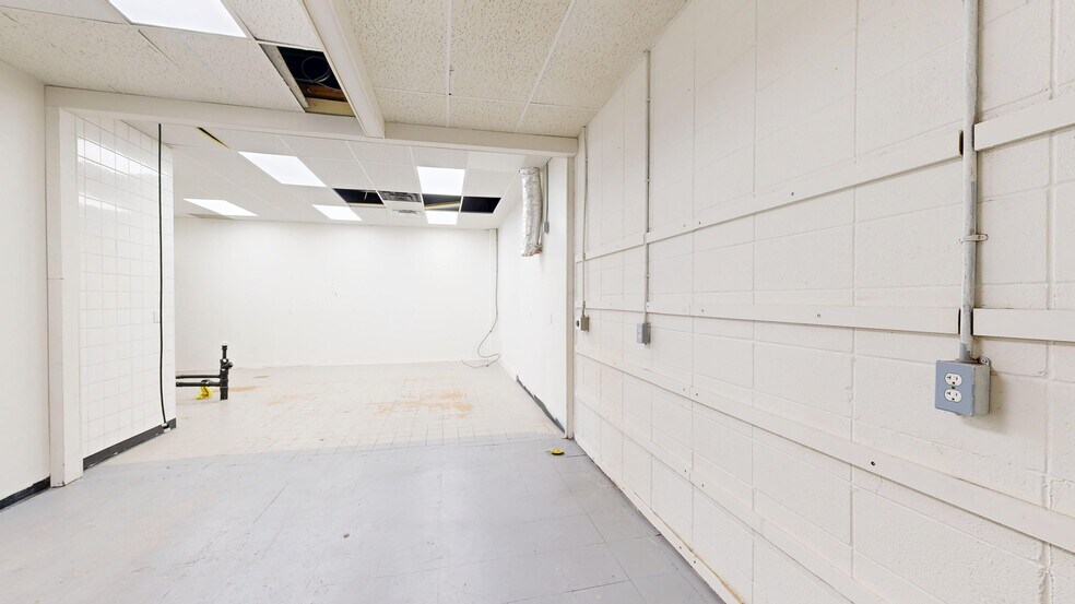 More Photos Of 4810 50 st, Stettler Flex For Lease