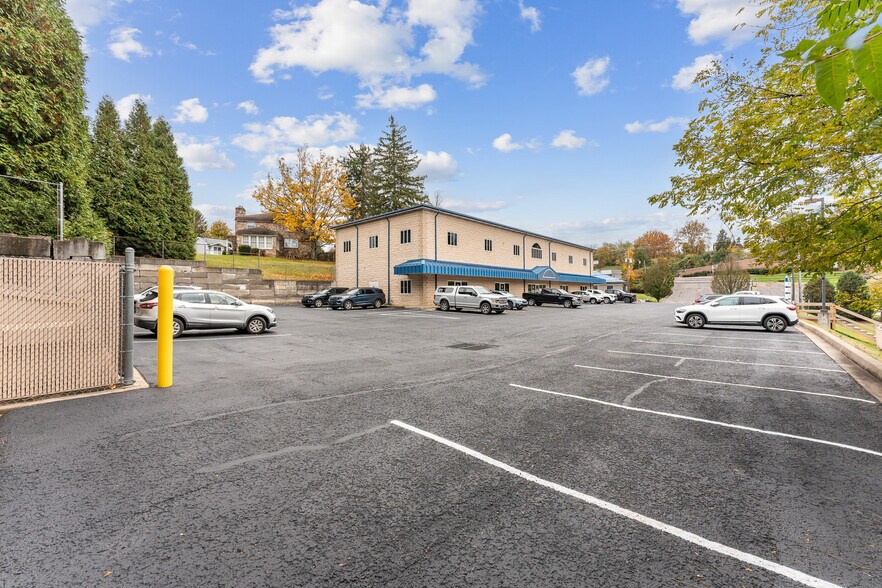 More Photos Of 742 Fairmont Rd, Morgantown Office For Lease