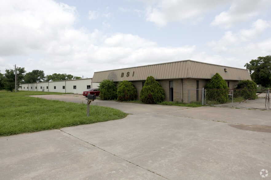 More Photos Of 4181 Magnolia St, Pearland Manufacturing For Lease