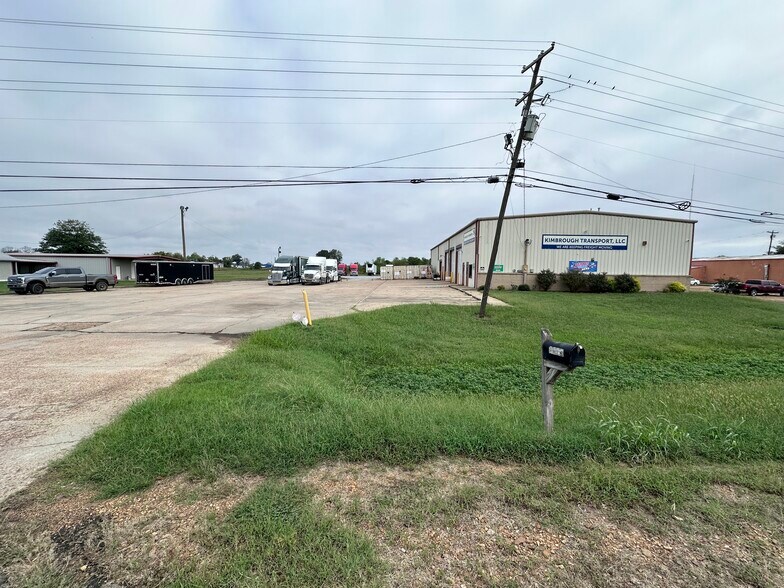 More Photos Of 1319 US-82, Indianola Service For Sale