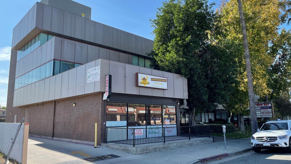 More Photos Of 22122-22126 Sherman Way, Canoga Park Office For Lease
