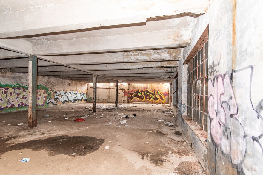 More Photos Of 804 N Franklintown Rd, Baltimore Warehouse For Sale