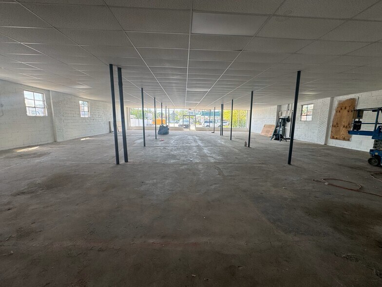 More Photos Of 277 Hempstead Ave, West Hempstead Freestanding For Lease