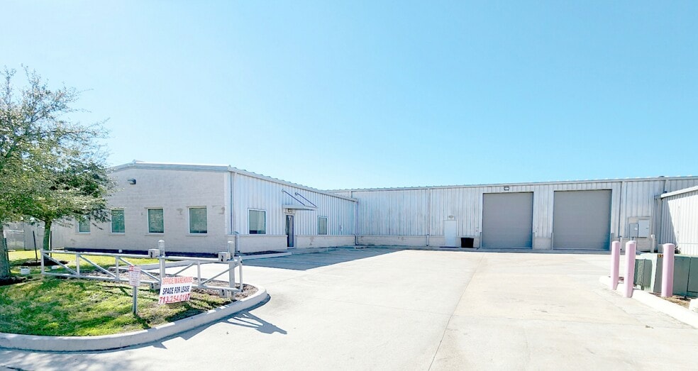 Primary Photo Of 1261 Butler Rd, League City Warehouse For Lease