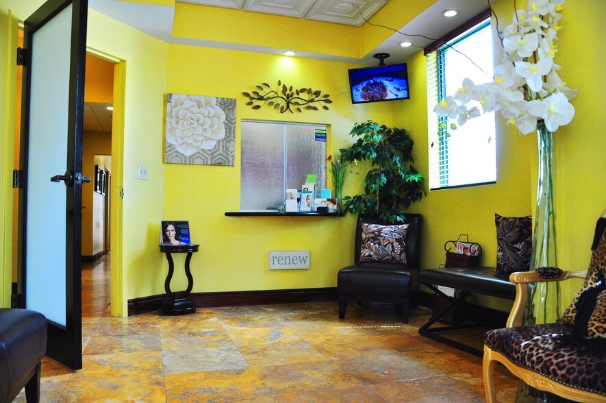 More Photos Of 12460-12468 W Atlantic Blvd, Coral Springs Medical For Lease