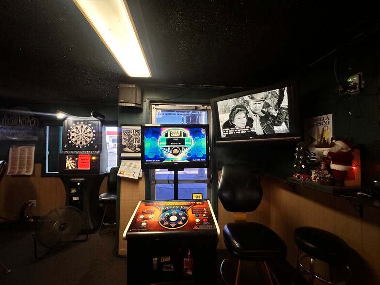 More Photos Of 1063 Hwy 95, Bullhead City Bar For Sale