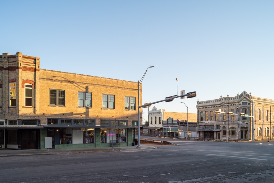 More Photos Of 114 N Main St, Taylor Storefront Retail Office For Lease