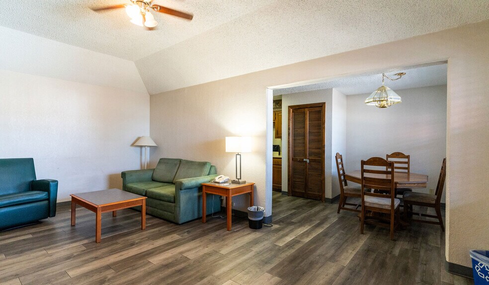 More Photos Of 675 Scott Ave, Farmington Hotel For Sale