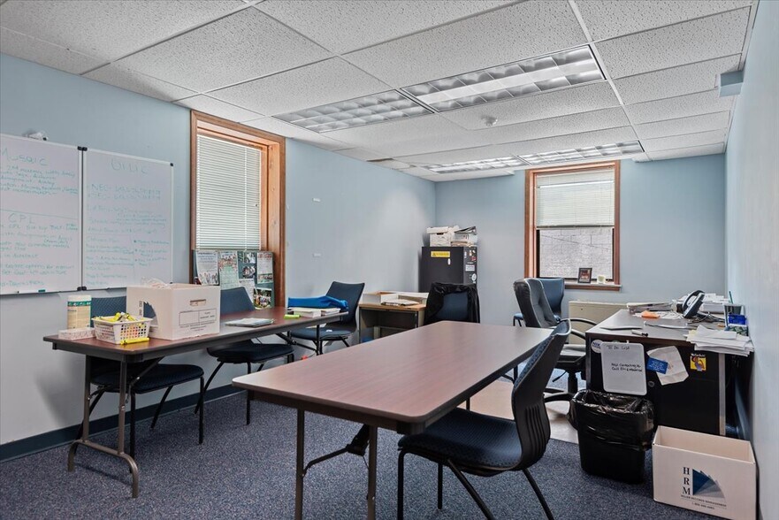 More Photos Of 615 S 2nd St, Springfield Office For Sale