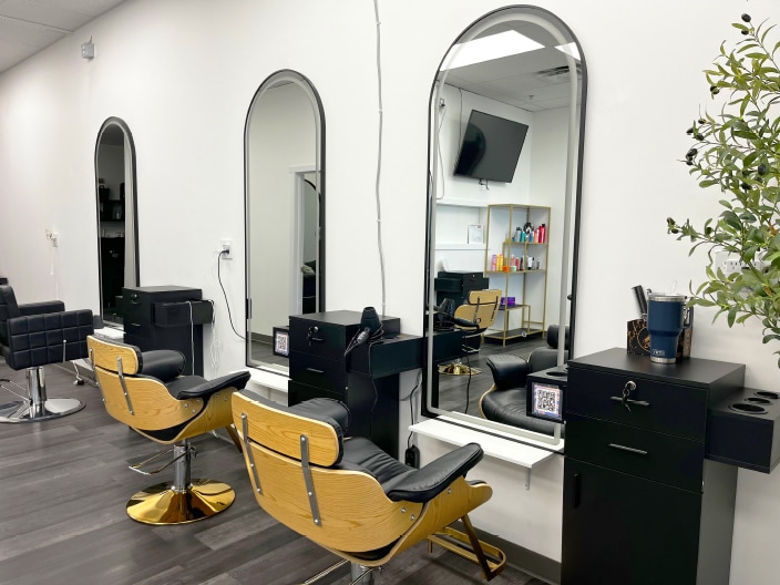 More Photos Of 3131 27th St NE, Calgary Storefront For Sale