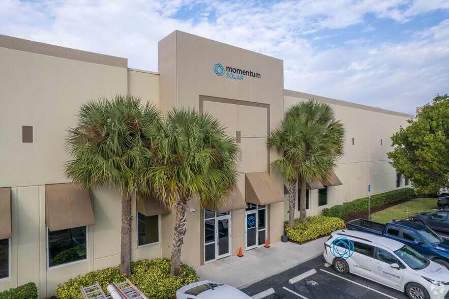 More Photos Of 6001 N Hiatus Rd, Tamarac Warehouse For Lease