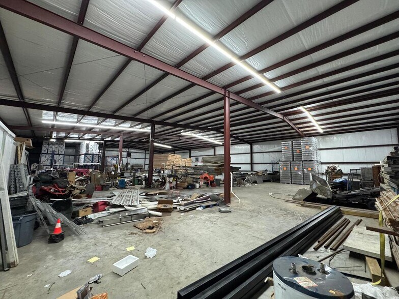 More Photos Of 705 Freeport St, Houston Warehouse For Sale