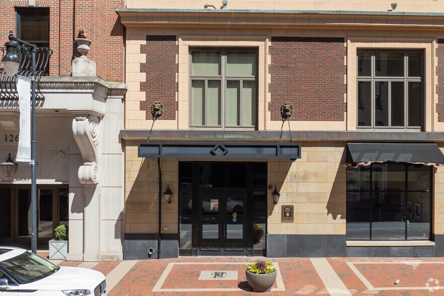 More Photos Of 116-120 Ottawa Ave NW, Grand Rapids Office For Lease