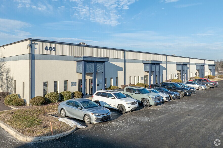 More Photos Of 405 Caredean Dr, Horsham Township Warehouse For Lease