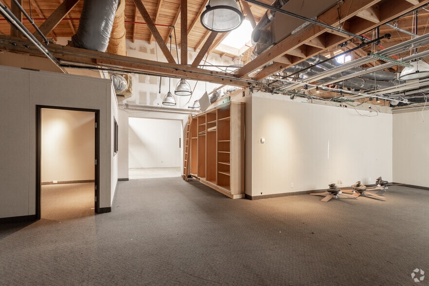 More Photos Of 1090 N Palm Canyon Dr, Palm Springs Loft Creative Space For Lease