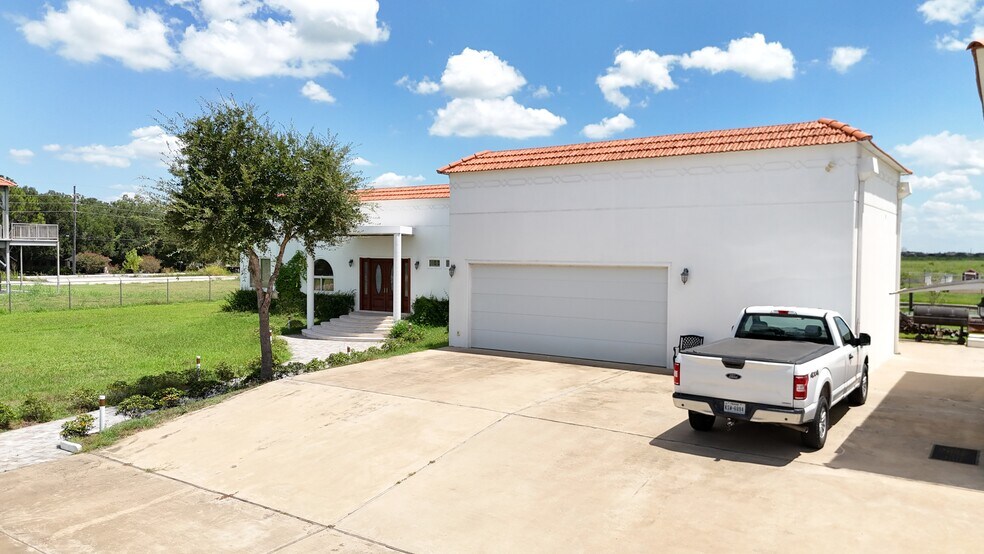 More Photos Of 6602 Rohan Rd, Richmond Office For Sale