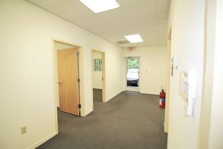 More Photos Of 2612 Larch Ln, Mount Pleasant Flex For Lease