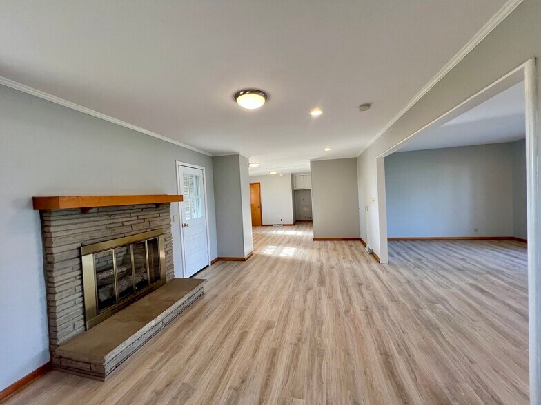 More Photos Of 658 N Broadway, Portland Storefront Retail Office For Sale