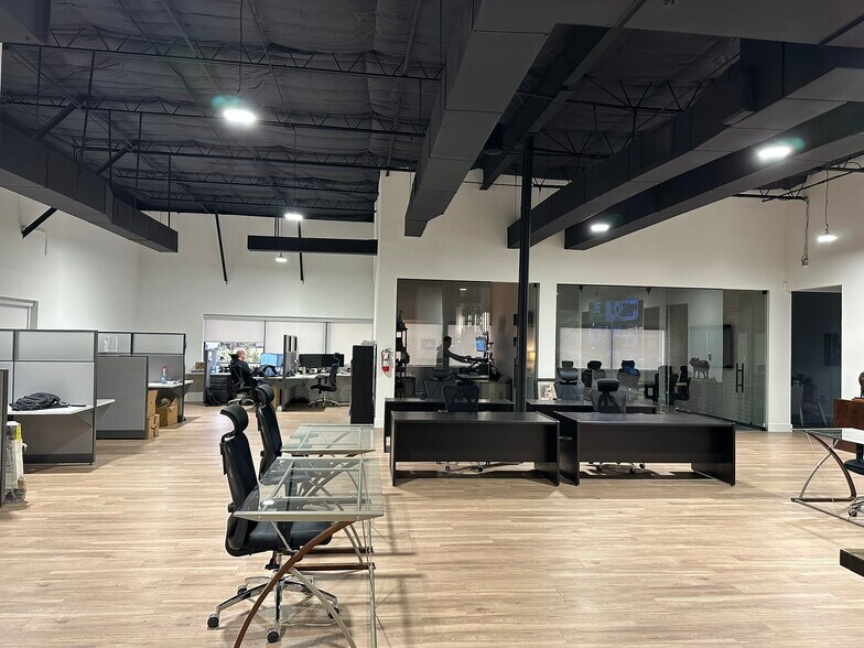 More Photos Of 10595 Westoffice Dr, Houston Light Distribution For Sale