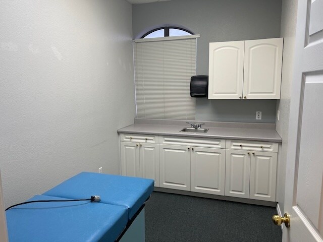 More Photos Of 3106 S W S Young Dr, Killeen Medical For Lease