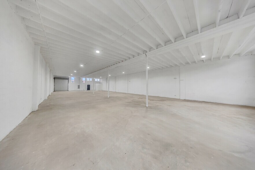 More Photos Of 3916-3920 NW 32nd Ave, Miami Warehouse For Lease