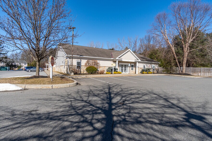 More Photos Of 5 Emma Ln, Clifton Park Office For Lease