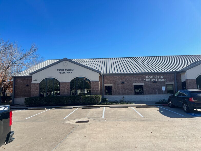 Primary Photo Of 3521 Town Center Blvd, Sugar Land Medical For Lease