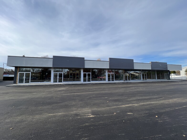 Primary Photo Of 349-359 Ch De La Grande-Cote, Boisbriand Storefront For Lease