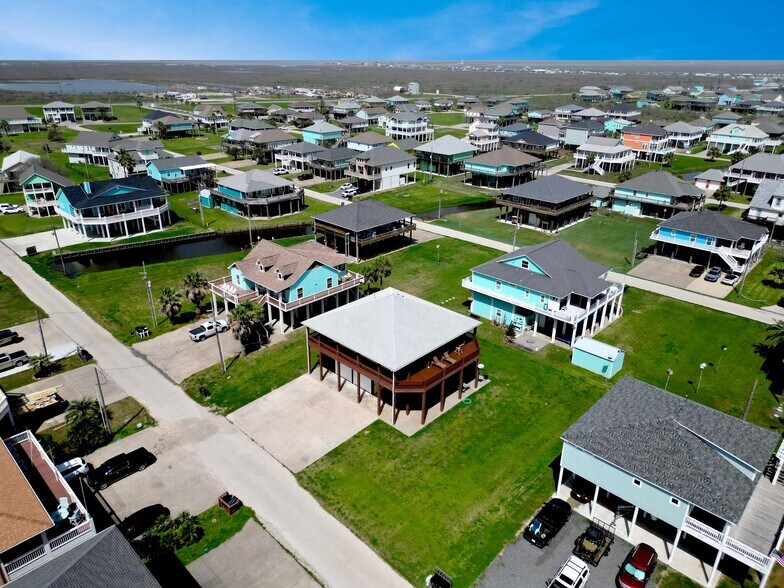More Photos Of 944 Raymond, Crystal Beach Specialty For Sale