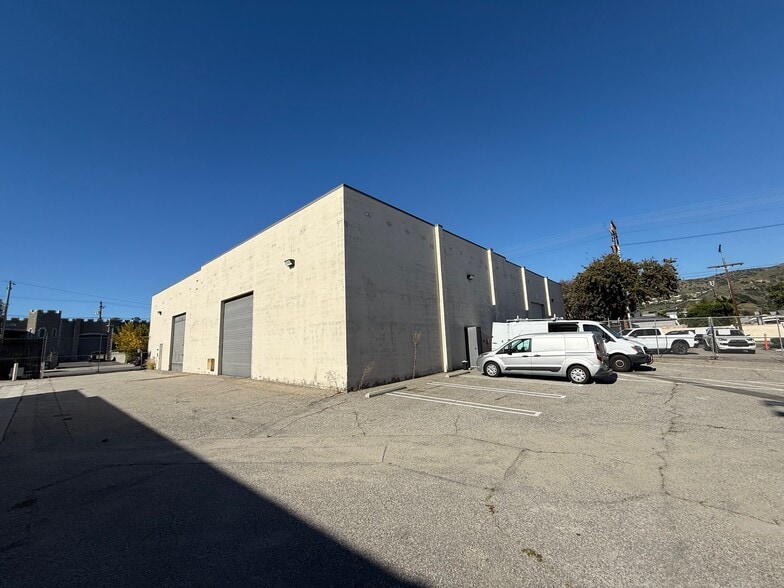 More Photos Of 3094 N Lima St, Burbank Industrial For Lease
