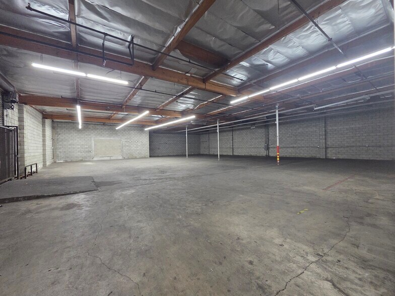 More Photos Of 341 W 31st St, Los Angeles Warehouse For Lease