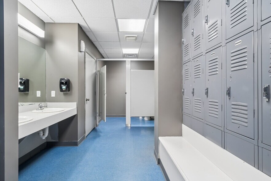 More Photos Of 4491 School Rd S, Export Freestanding For Sale