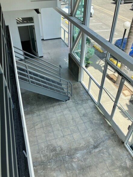 More Photos Of 4052-4058 Del Rey Ave, Marina del Rey Loft Creative Space For Lease